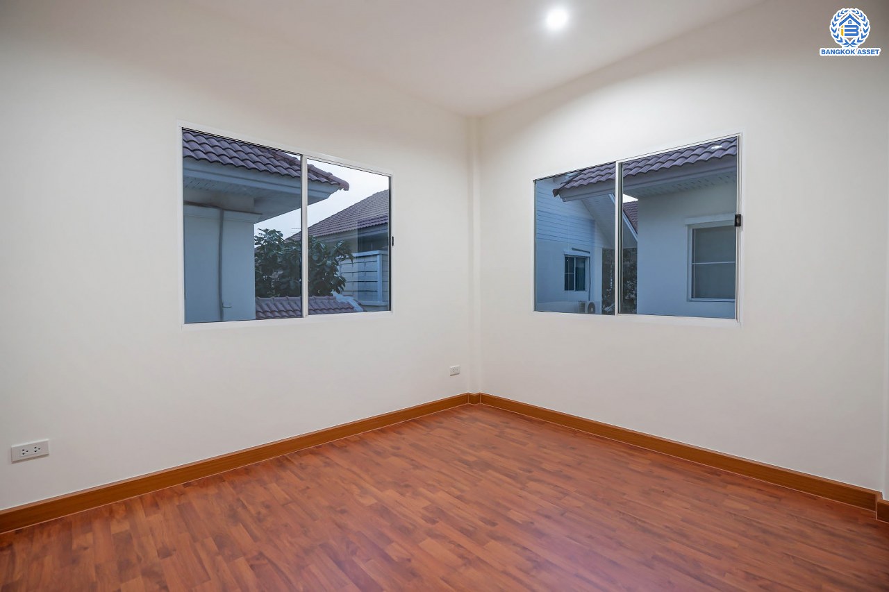 บ้านมือสองตกแต่งใหม่ แบรนด์ Property Perfect ม.เพอร์เฟคพาร์ค วัดพระนอน เนื้อที่ 35.7 ตร.ว. บ้านแฝดฟังก์ชันระดับบ้านเดี่ยว! 3 ห้องนอน 2 ห้องน้ำ 1 ที่จอดรถ Private Zone พร้อม Facilities ครบครัน บนทำเลเชื่อมต่อถนนกาญจนาฯ ใกล้ทางด่วน ศรีรัช-วงแหวนฯ เซ็นทรัลเวสต์เกต และรถไฟฟ้าสายสีม่วง "สถานีตลาดบางใหญ่"